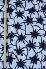 ハンドメイド　シルク刺繍　白X黒