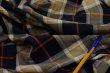 画像4: 128cm巾　コーマコットン　ビエラ織り　ミッドナイトネイビー×トレンチベージュ (4)