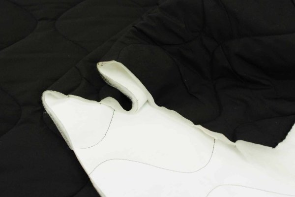 画像1: 135cm巾1.5ｍ　両面キルティング　撥水加工中綿クロス　ブラック (1)